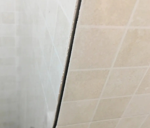 滁州市瓷砖空鼓维修公司分享阳台瓷砖脱落的修复过程可以分为以下几个步骤