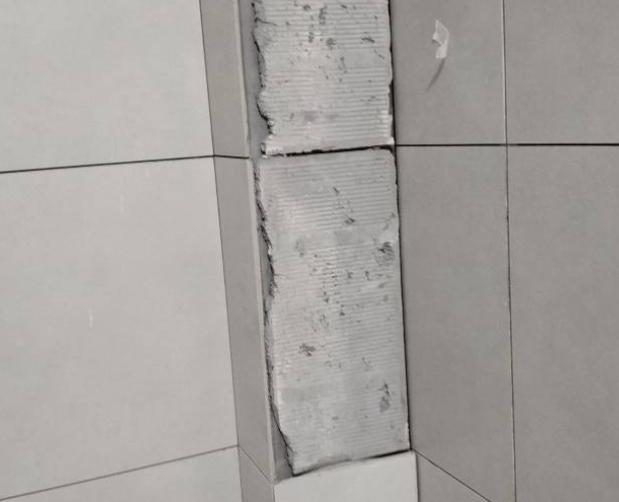 滁州市瓷砖空鼓维修公司分享下瓷砖施工前基层浇水润湿程度不足，可能导致以下问题